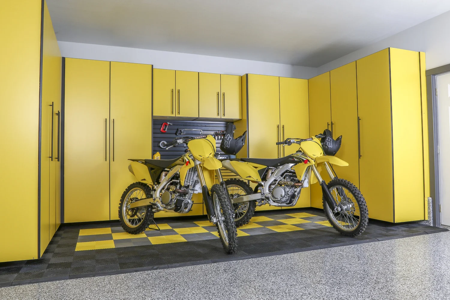 yellow_cabinets_nielson_02-signatureseries